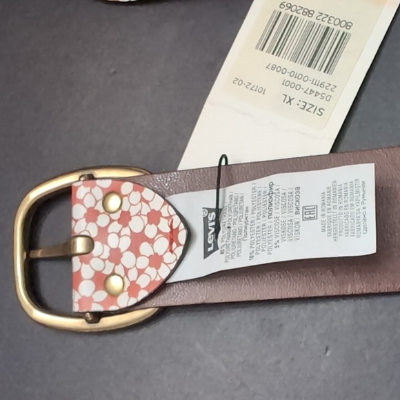 NWT,Levi's Brown/ White Floral Reversible Belt with Metallic Gold Buckle,XL. - Picture 5 of 12